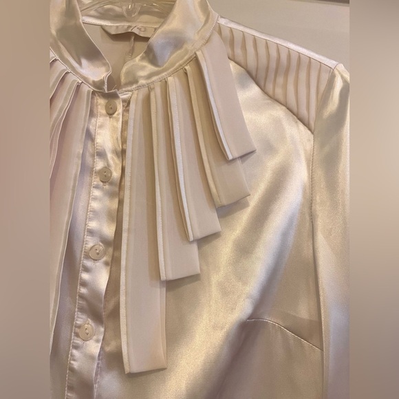 Aja White Long Sleeve Pleated Mandarin Collar Blouse - Picture 2 of 5